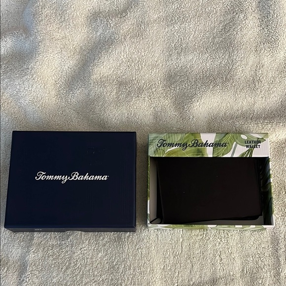 Tommy Bahama Black Leather Wallet - Picture 1 of 7
